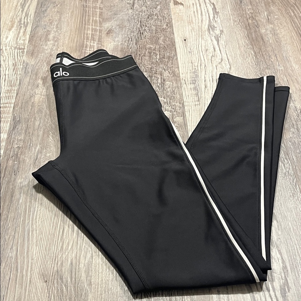 ALO Yoga  Black Leggings with White Trim Size Medium